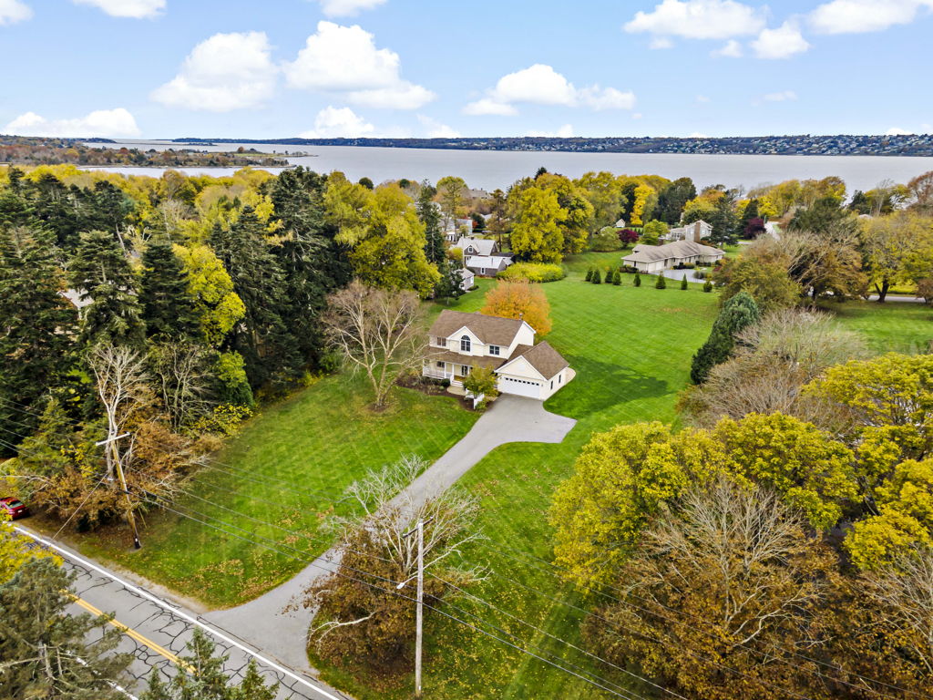 487 Nanaquaket Rd. Tiverton RI Open Home Pro